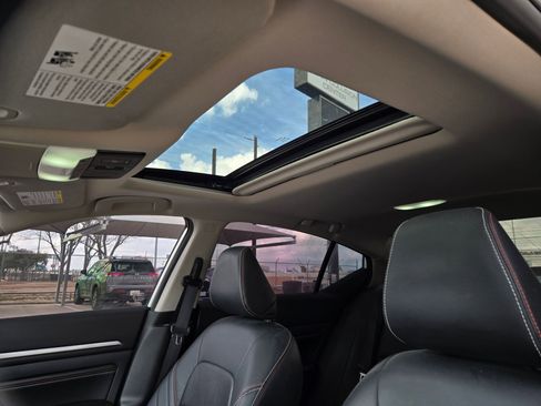 Used 2023 Nissan Altima 2.5 SR w/ SR Premium Package image 14