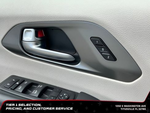 Used 2023 Chrysler Pacifica Touring-L FWD image 22