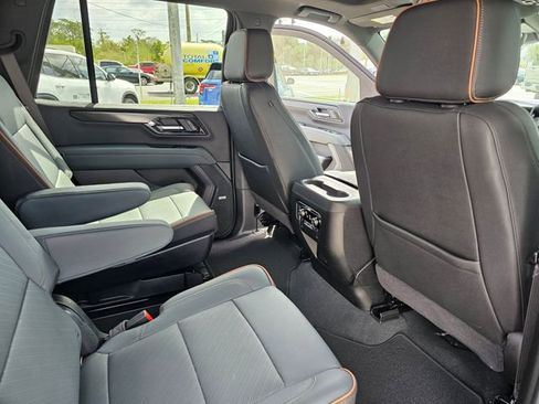 Used 2025 GMC Yukon AT4 w/ AT4 Premium Package image 30