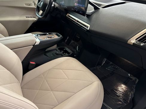 Certified 2022 BMW iX xDrive50 w/ Premium Package image 32