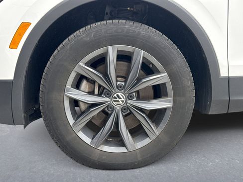 Used 2023 Volkswagen Tiguan SE AWD/4WD image 13