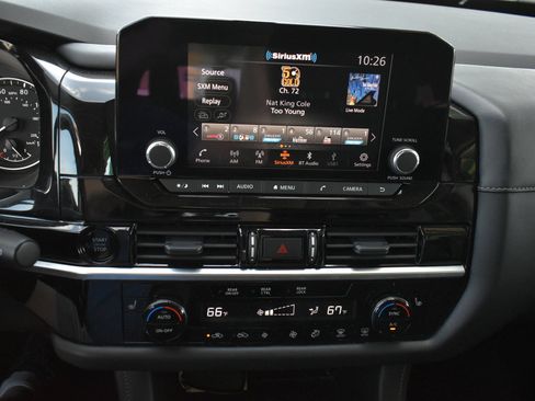 Used 2025 Nissan Pathfinder SV AWD/4WD image 26