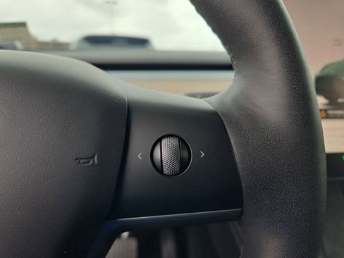 Used 2024 Tesla Model Y Long Range AWD/4WD image 22