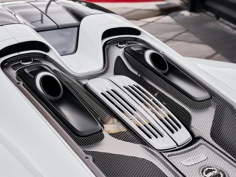 Used 2015 Porsche 918 Spyder w/Weissach Package image 19