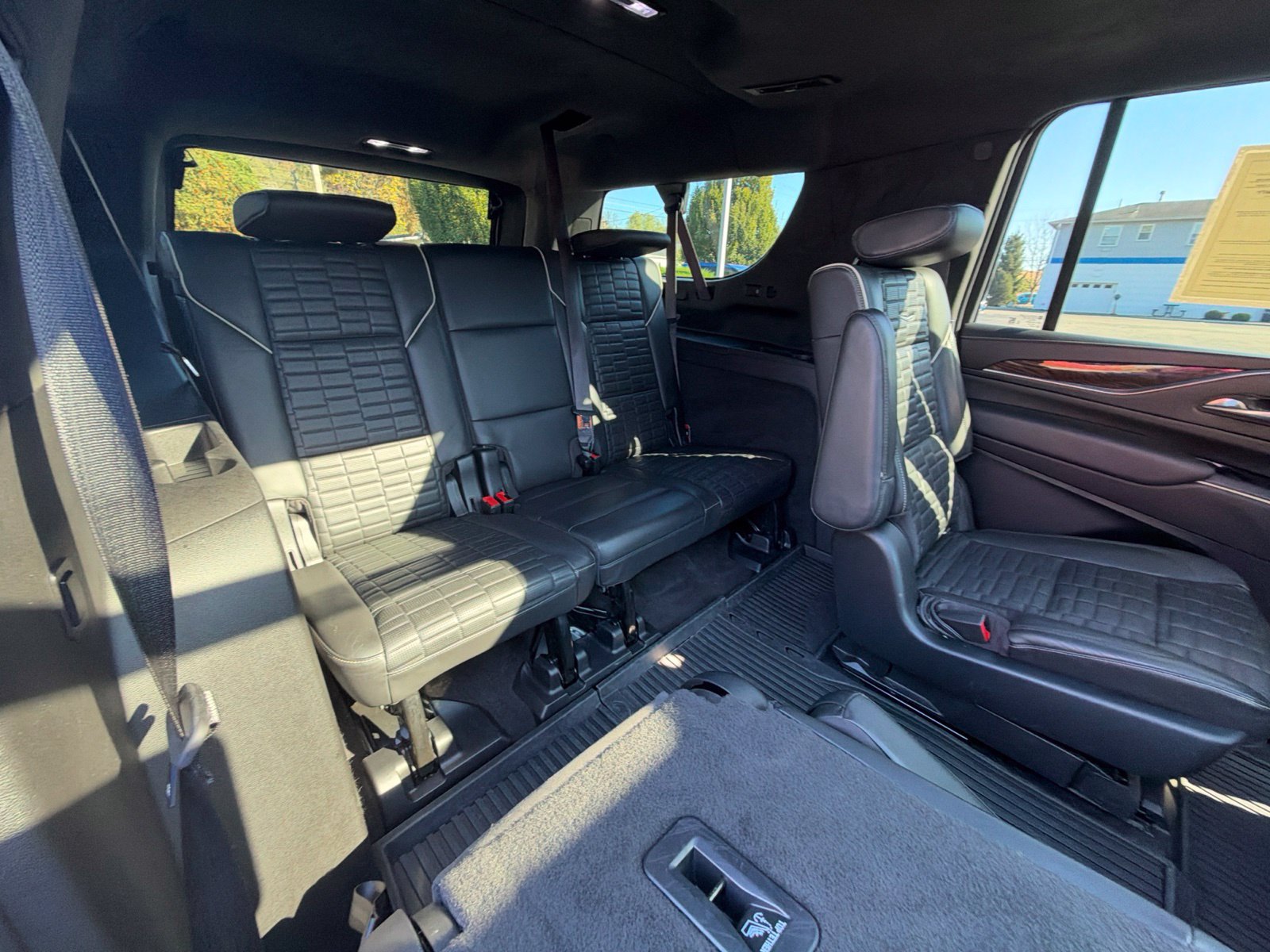 Used 2022 Cadillac Escalade ESV Sport Platinum w/ Heavy-Duty Trailer Package AWD/4WD image 36