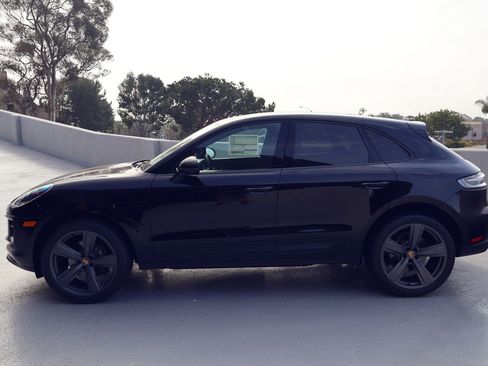 New 2026 Porsche Macan image 2