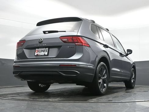 Used 2022 Volkswagen Tiguan SE AWD/4WD image 38