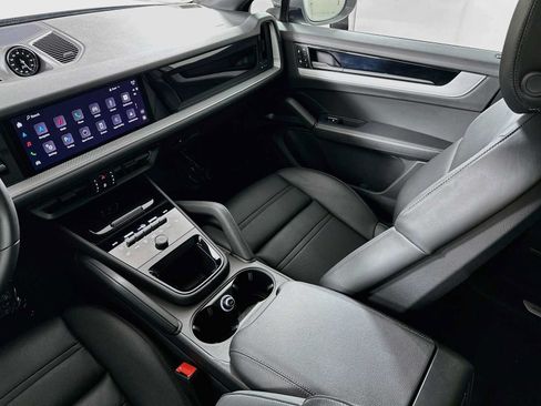 Certified 2025 Porsche Cayenne Coupe AWD/4WD image 25