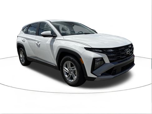 Used 2025 Hyundai Tucson SE FWD image 1