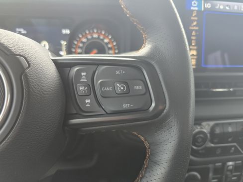 Used 2024 Jeep Gladiator Mojave w/ Technology Group image 19