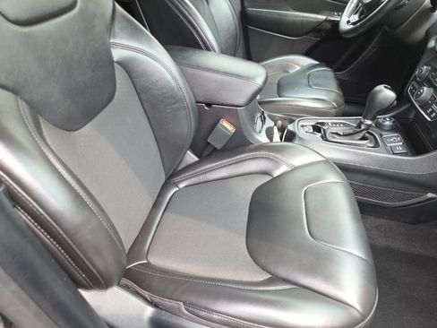 Used 2020 Jeep Cherokee Latitude Plus AWD/4WD image 25
