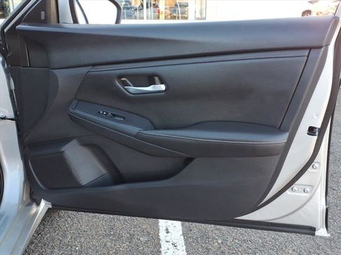 Used 2023 Nissan Sentra SV image 12