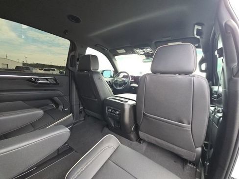 Used 2026 Chevrolet Suburban Premier AWD/4WD image 18