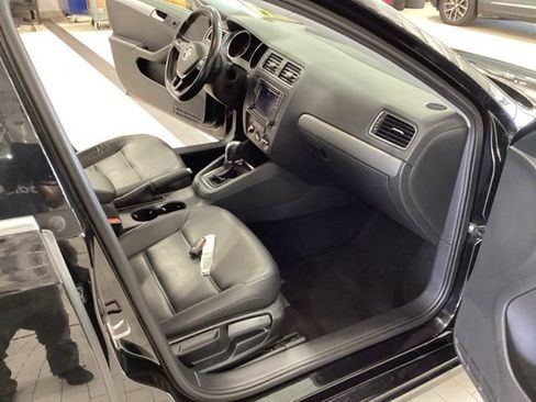 Used 2018 Volkswagen Jetta SE FWD image 10