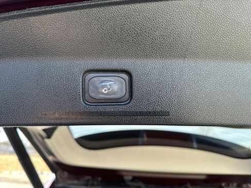 Used 2018 Ford Explorer Platinum image 25