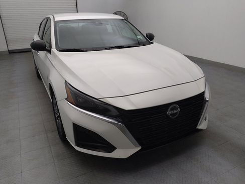 Used 2024 Nissan Altima 2.5 SV image 14