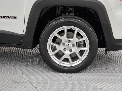 Used 2020 Jeep Renegade Latitude w/ Cold Weather Group AWD/4WD image 9