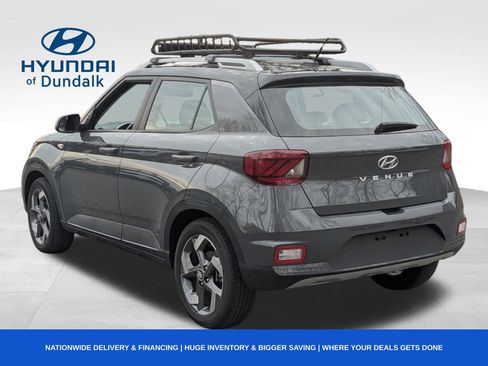 Used 2024 Hyundai Venue Limited image 3
