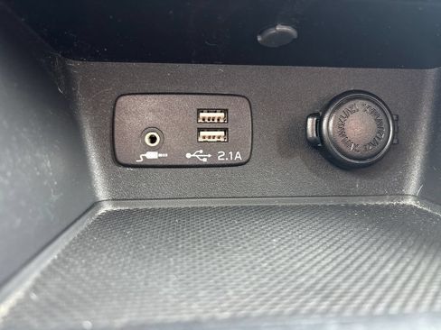 Used 2021 Subaru Forester Premium AWD/4WD image 31