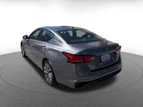 Used 2025 Nissan Altima 2.5 SV image 11