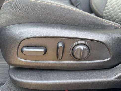 Used 2019 Chevrolet Equinox LT w/ Sun & Navigation Package image 18