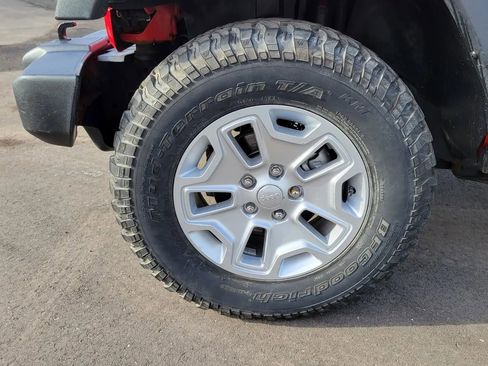 Used 2016 Jeep Wrangler Unlimited Rubicon w/ Dual Top Group AWD/4WD image 21