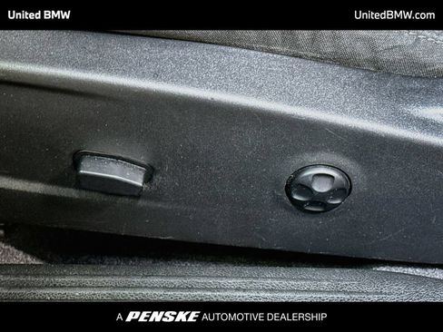 Used 2018 Dodge Challenger SXT RWD image 4
