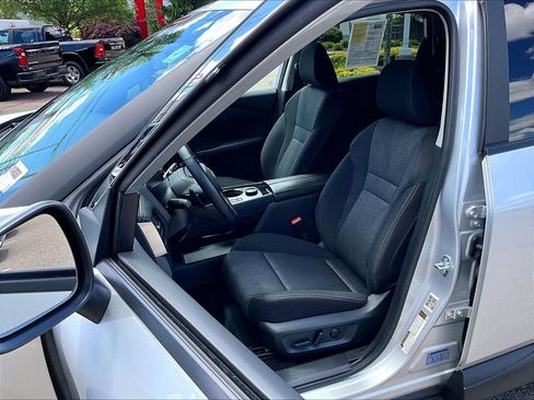 Used 2025 Nissan Rogue SV AWD/4WD image 10