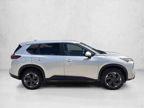 Used 2024 Nissan Rogue SV AWD/4WD image 6