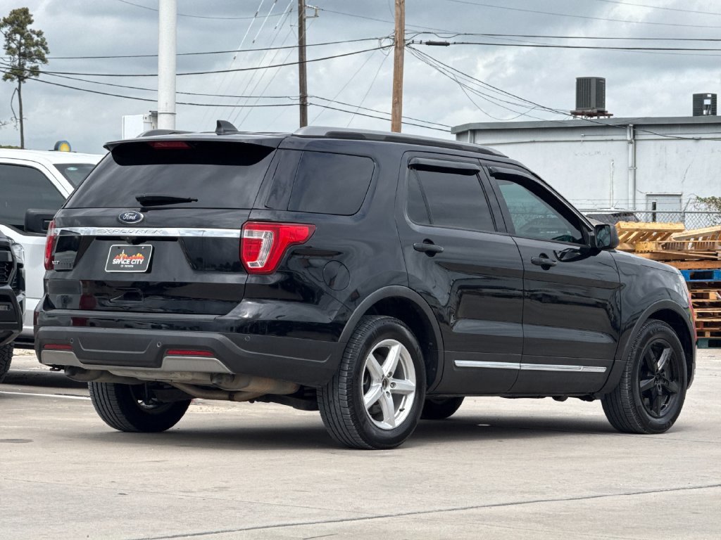 Used 2019 Ford Explorer XLT FWD image 6