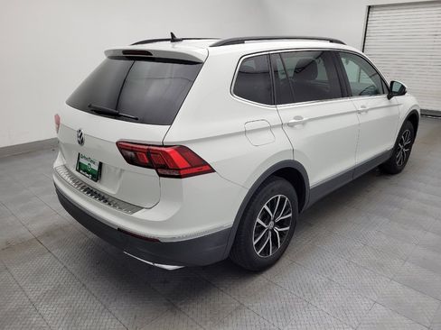 Used 2021 Volkswagen Tiguan SE w/ Panoramic Sunroof Package FWD image 9