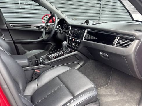 Used 2025 Porsche Macan AWD/4WD image 18