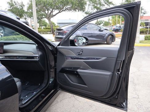 Used 2025 BMW 740i w/ Premium Package RWD image 29