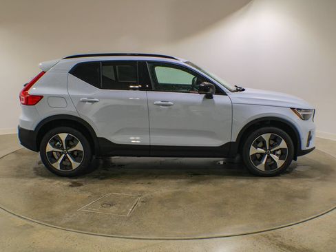 New 2026 Volvo XC40 B5 Plus w/ Protection Package Premier AWD/4WD image 6