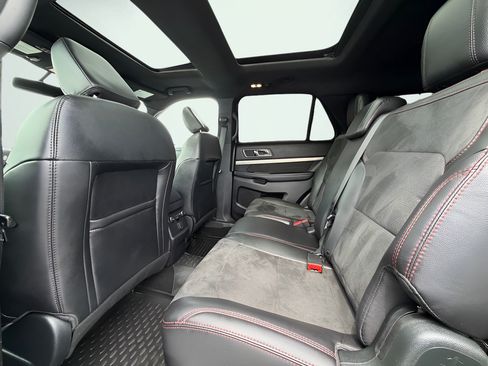 Used 2019 Ford Explorer XLT w/ Equipment Group 202A AWD/4WD image 22