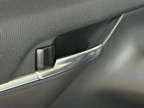 Used 2020 Toyota Camry SE image 20