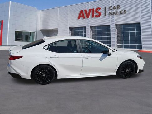 Used 2025 Toyota Camry SE image 7