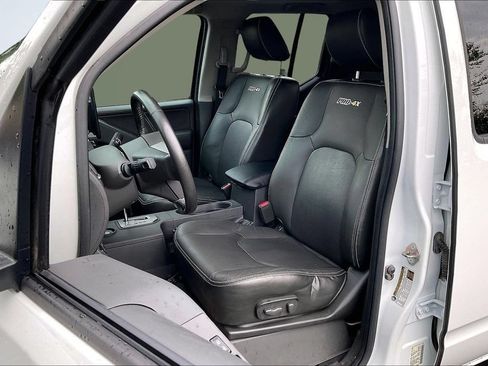 Used 2020 Nissan Frontier PRO-4X w/ Pro-4x Utility Package AWD/4WD image 23