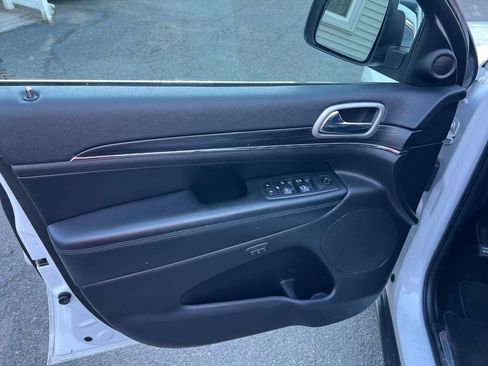 Used 2019 Jeep Grand Cherokee Limited w/ Luxury Group II AWD/4WD image 20