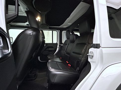 Used 2019 Jeep Wrangler Unlimited Sahara AWD/4WD image 19