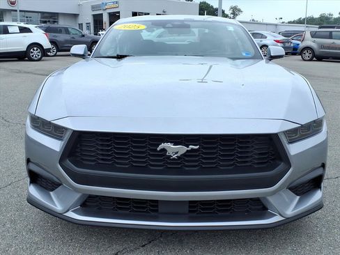Used 2025 Ford Mustang Coupe RWD image 9