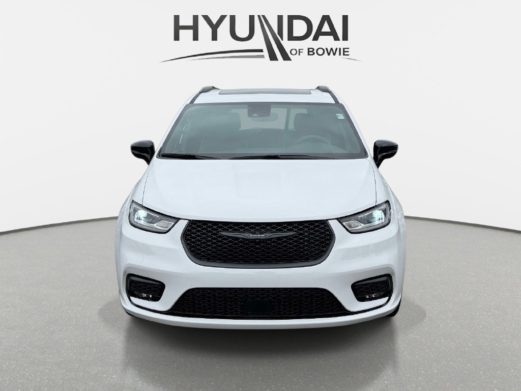 Used 2025 Chrysler Pacifica Limited FWD image 6