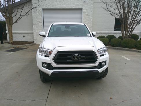 Used 2023 Toyota Tacoma SR5 image 3