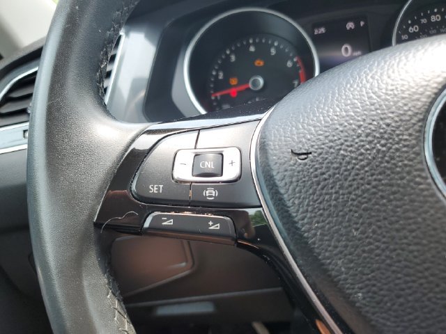 Used 2020 Volkswagen Tiguan SE w/ Panoramic Sunroof Package FWD image 22
