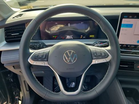 New 2026 Volkswagen Tiguan SE FWD image 20