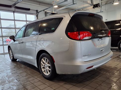 Used 2023 Chrysler Voyager LX image 27