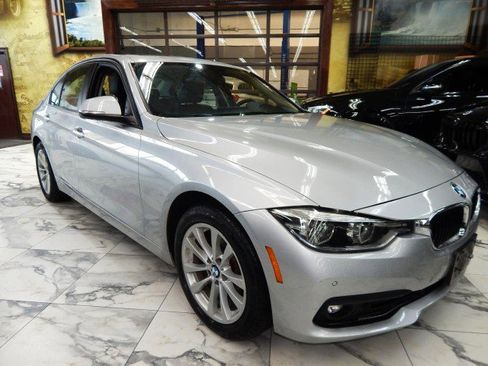 Used 2018 BMW 320i xDrive 320i xDrive AWD w/ Convenience Package image 1