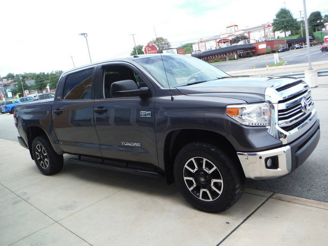 Used 2017 Toyota Tundra SR5 w/ TRD Off Road Package AWD/4WD image 17