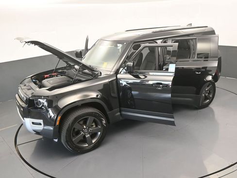 Used 2025 Land Rover Defender 110 S image 78