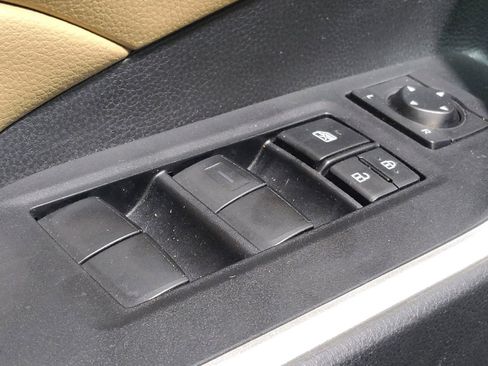 Used 2021 Toyota RAV4 LE w/ Carpet Mat Package (TMS) AWD/4WD image 27